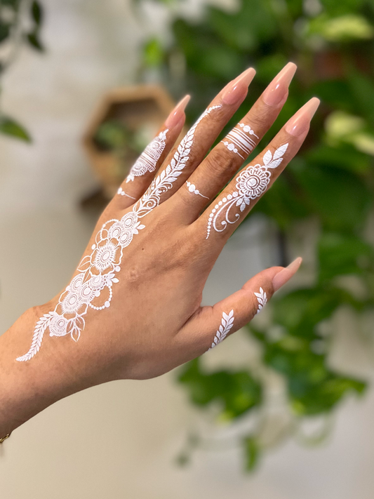 35+ Fresh & Pretty Lotus Mehndi Designs for Hands & Feet to Save RN |  WeddingBazaar